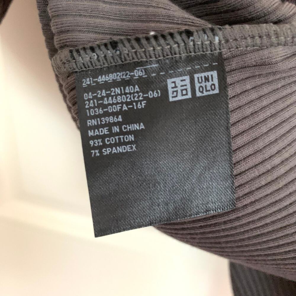 3/$15 Uniqlo Ribbed Crew Neck Short Sleeve Cropped T-shirt Gray *Discoloration* - Picture 6 of 7